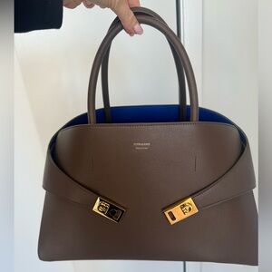 Ferragamo Hug Leather Tote (large)